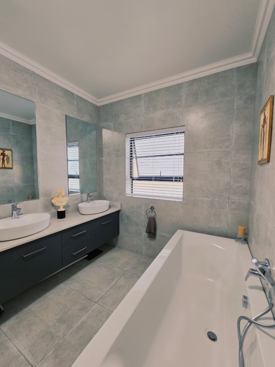 3 Bedroom Property for Sale in Welgelegen Western Cape